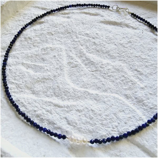 Colier din lapis lazuli si perle Colier din lapis lazuli si perle