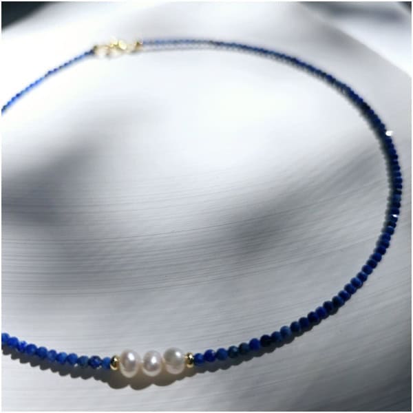 Colier din lapis lazuli si perle Colier din lapis lazuli si perle