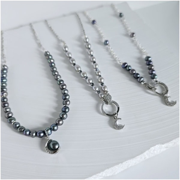 Colier cu perle Peacock si charm luna