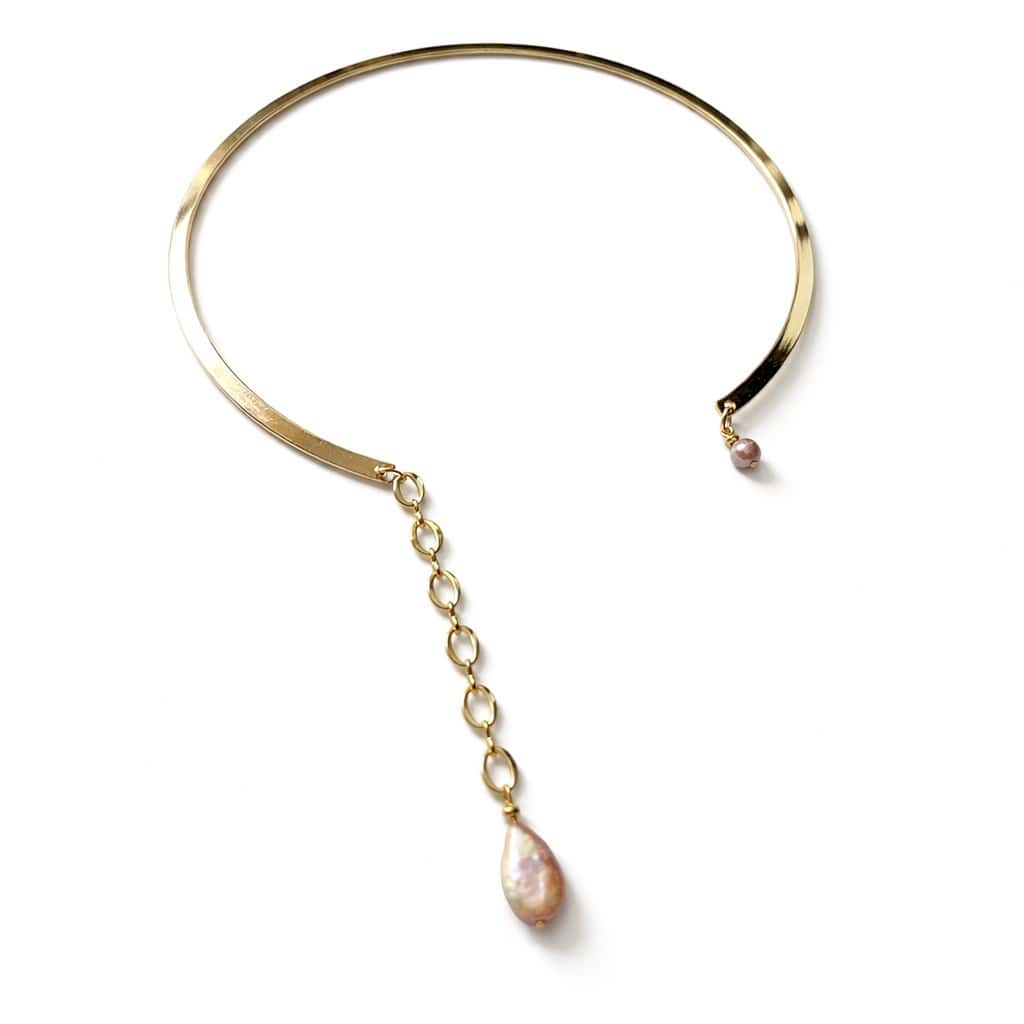 Fond alb Choker cu design minimalist și perlă lacrimă