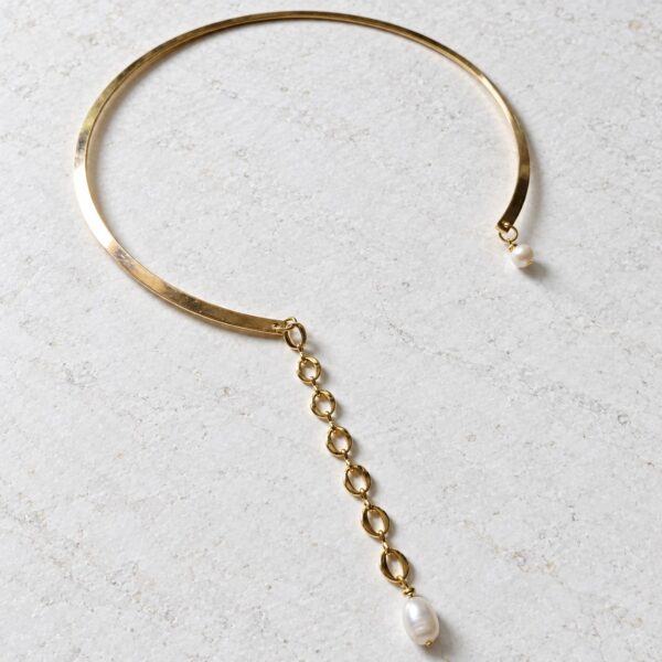 Choker design minimalist cu perlă Choker design minimalist cu perlă