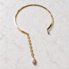roz Choker design minimalist cu perlă