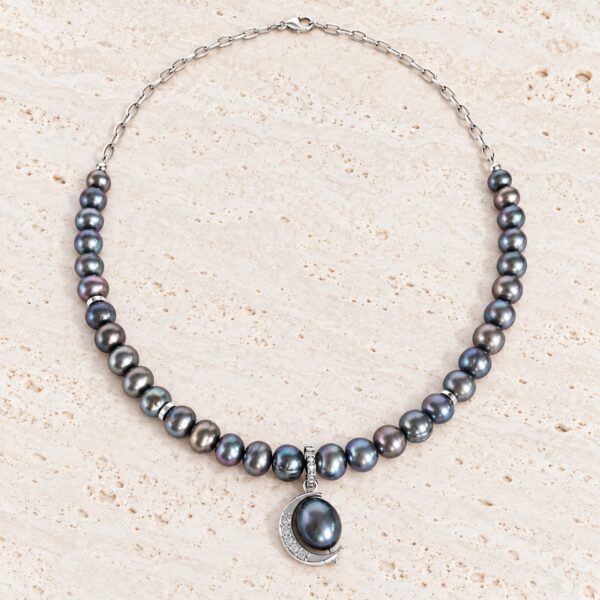 Colier cu perle Peacock si charm luna
