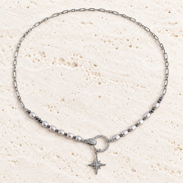 Colier cu perle argintii si charm stea