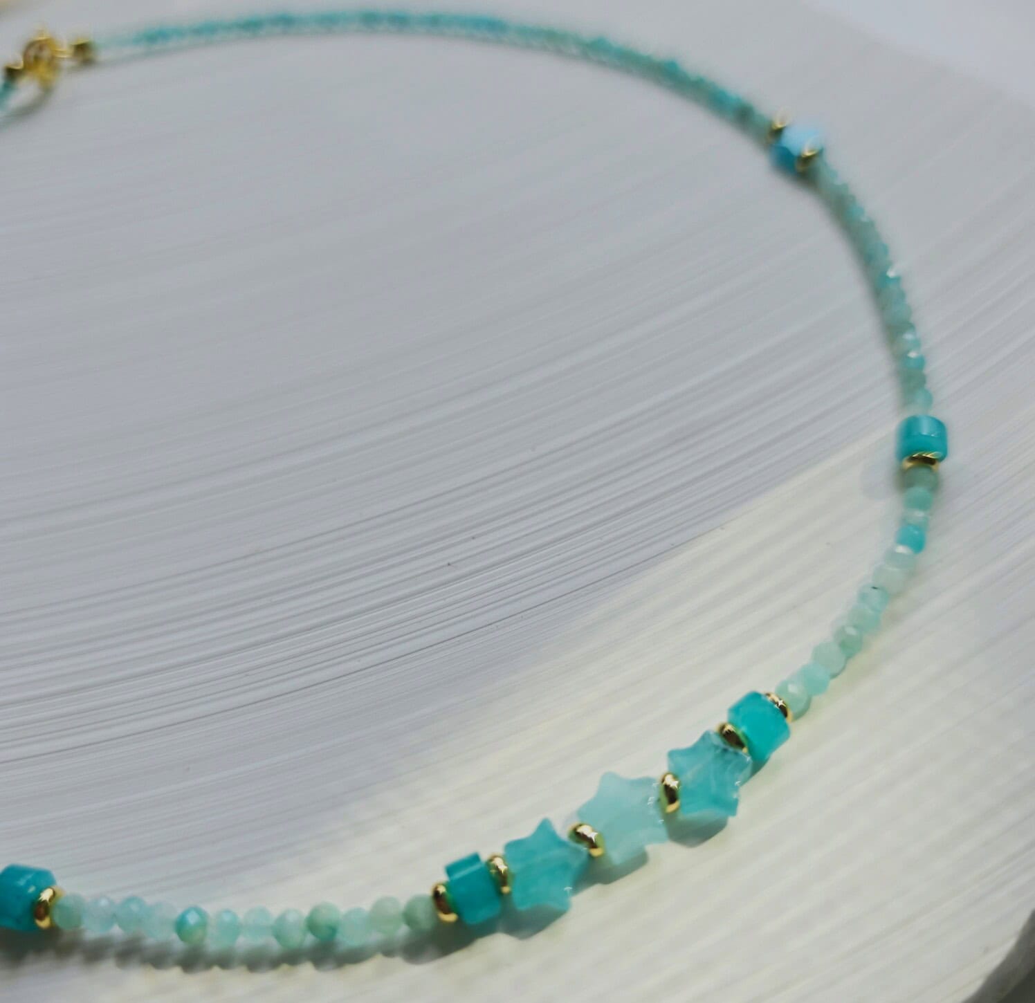 Colier cu stelute si pietre din amazonite Colier cu stelute si pietre din amazonite