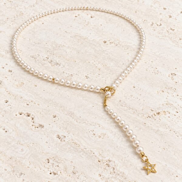 Colier din perle cu charm stea Colier din perle cu charm stea