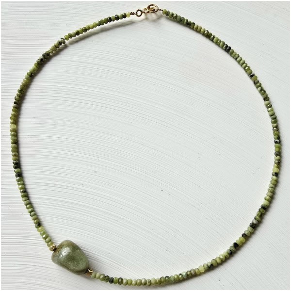 Colier din serpentine cu calcedonie verde