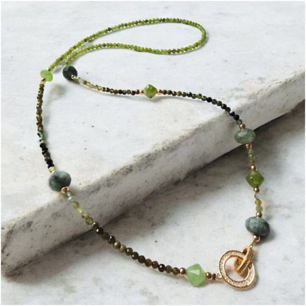 Colier lung din Turmalina verde
