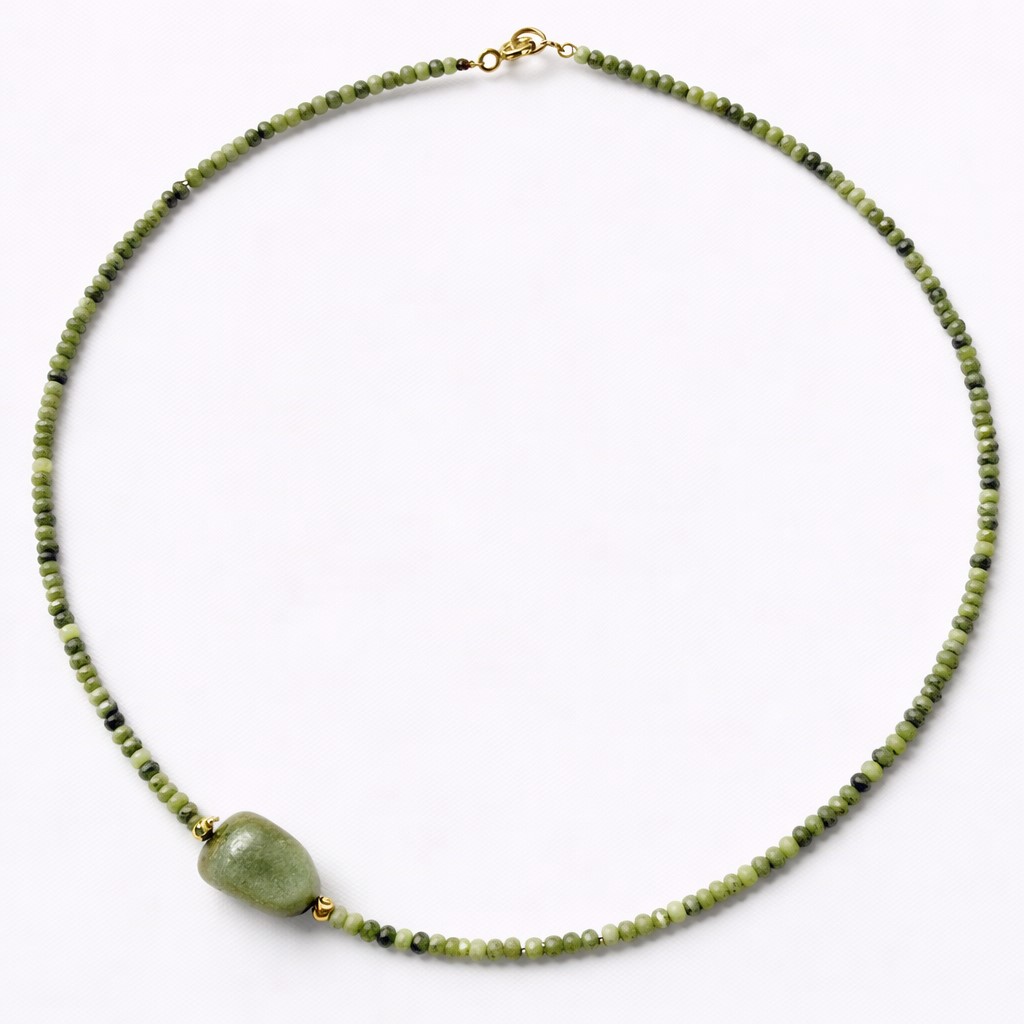 Colier din serpentine cu calcedonie verde