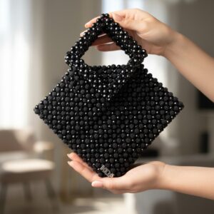 Geantă elegantă handmade neagră formă romb