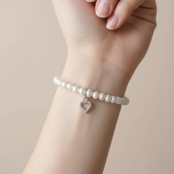 1.1 Bratara din perle naturale cu charm inima