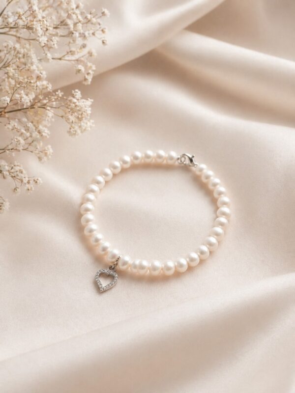 1.2 Bratara din perle naturale cu charm inima