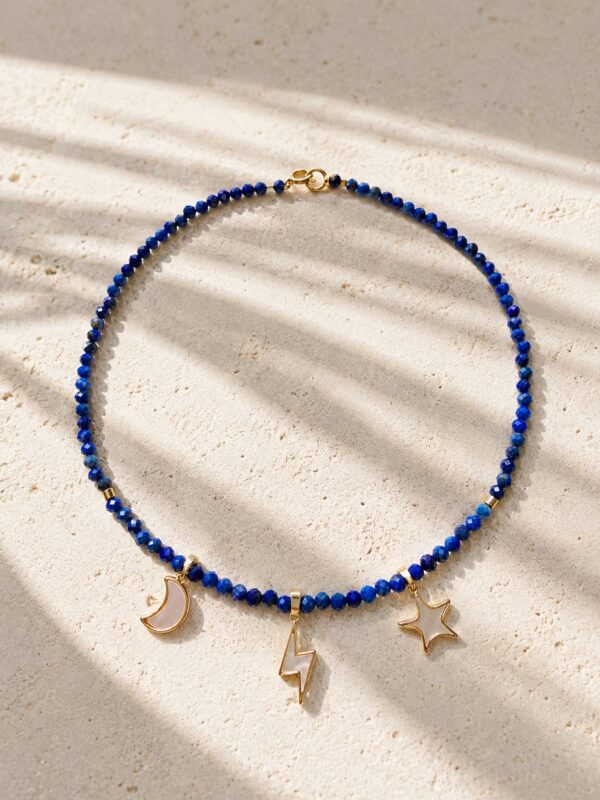 Colier cu Lapis Lazuli si charmuri stelare